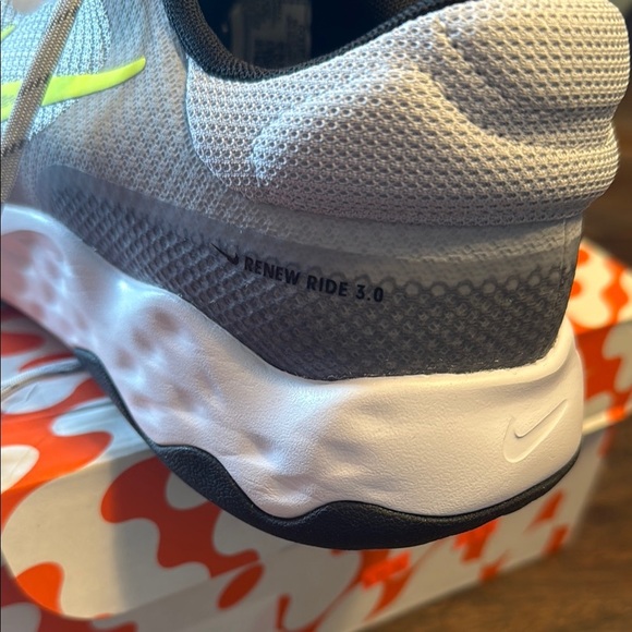 Nike Light Gray and Neon Yellow Running Shoes - Picture 6 of 6